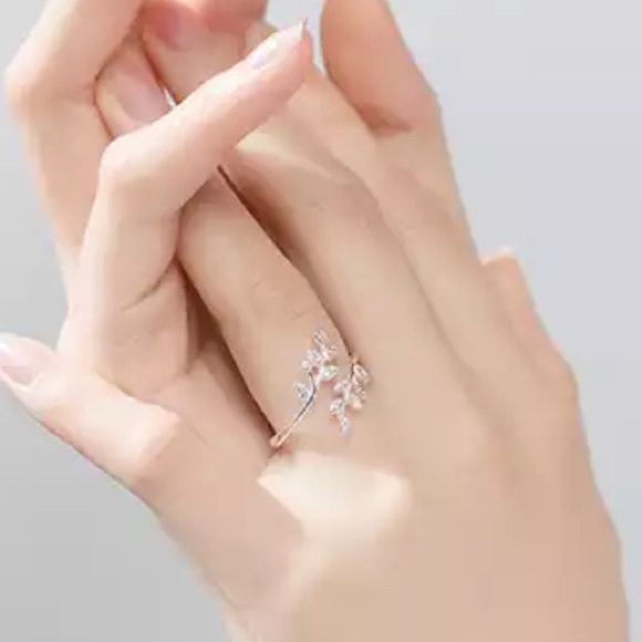🌿 Sterling silver cubic zirconia leaf ring - Picture 3 of 4